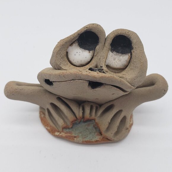 Scallywag England Clay Art Frog Figurine - Picture 6 of 9